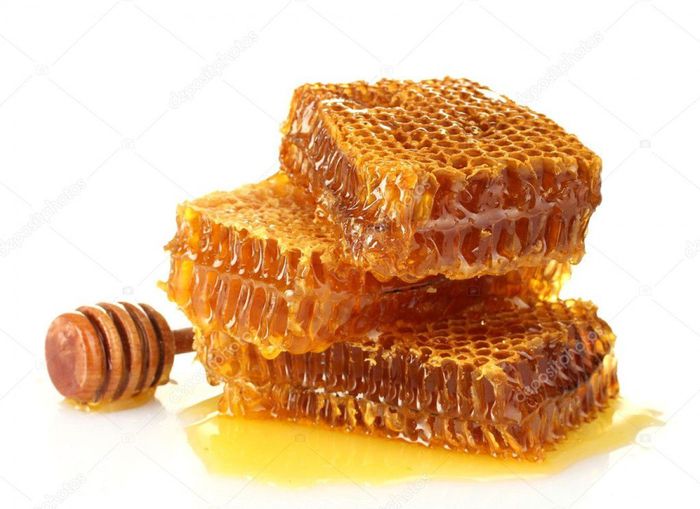depositphotos_12142734-stock-photo-sweet-honeycomb-and-wooden-drizzler