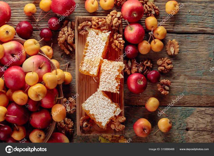 depositphotos_310886468-stock-photo-red-and-yellow-crab-apples
